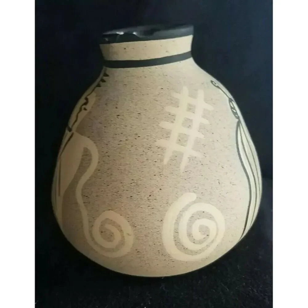 KOPA Pottery marked Dt ES 115, 3.5